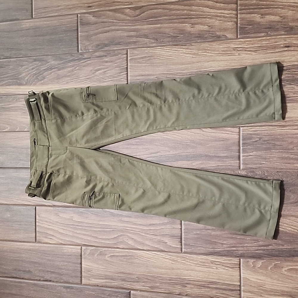 BEBE OLIVE GREEN CARGO PANTS SIZE 6.